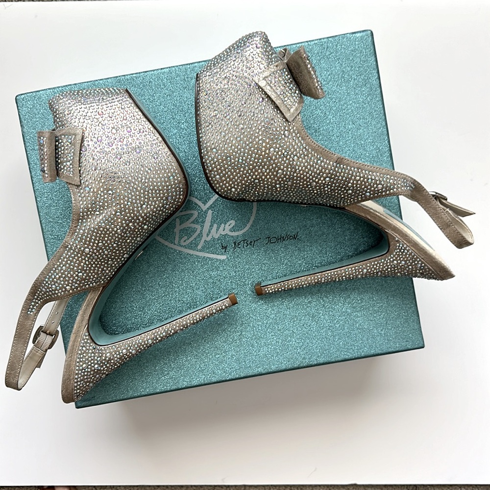 Blue by Betsy Johnson | Champ Fab Bow Pumps - Picture 3 of 8
